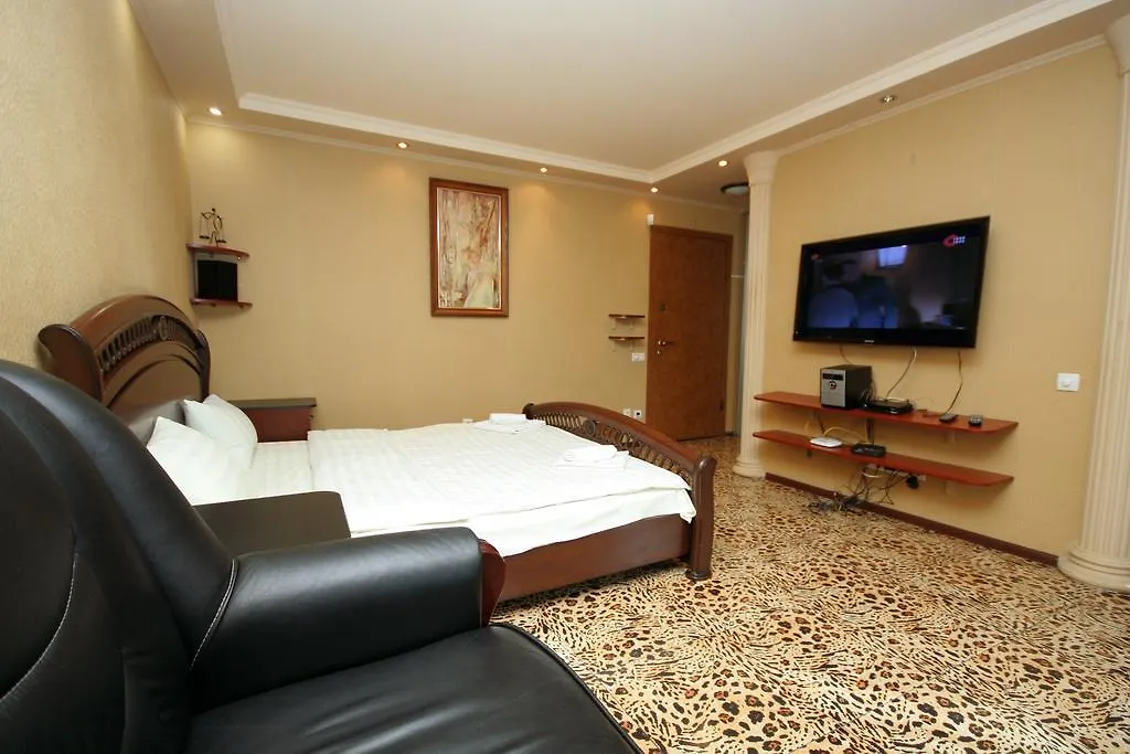 Pechersk Apartment In Kiev Center
